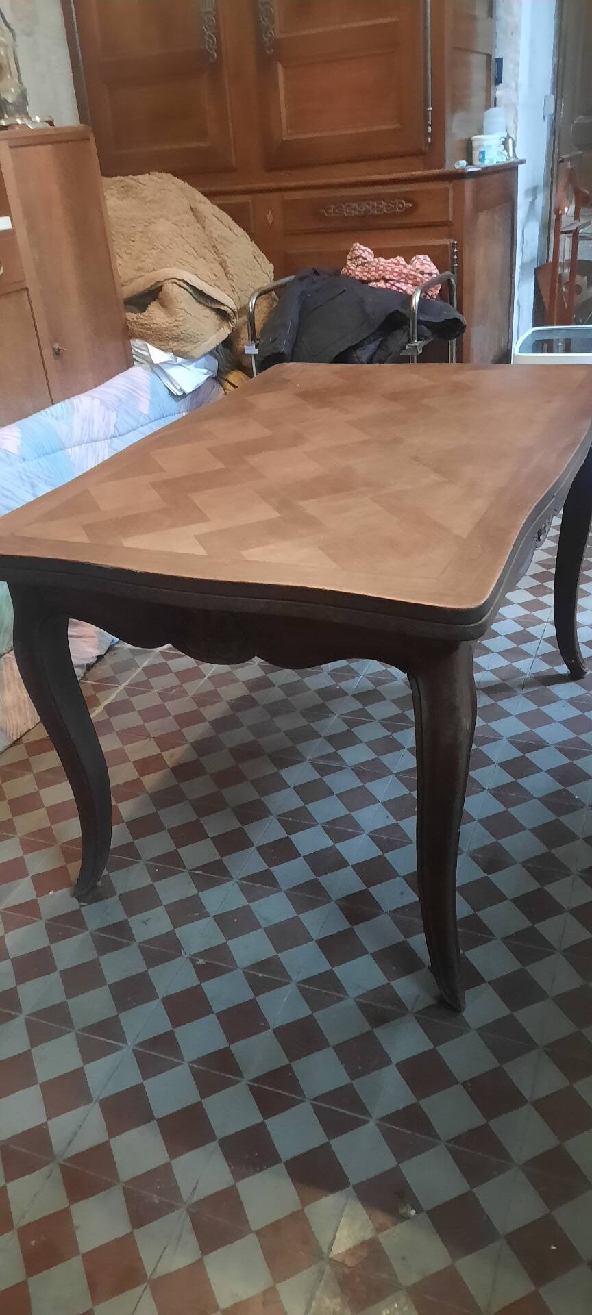 Extendable table