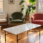 Vintage neoclassical coffee table in white marble and gold metal.