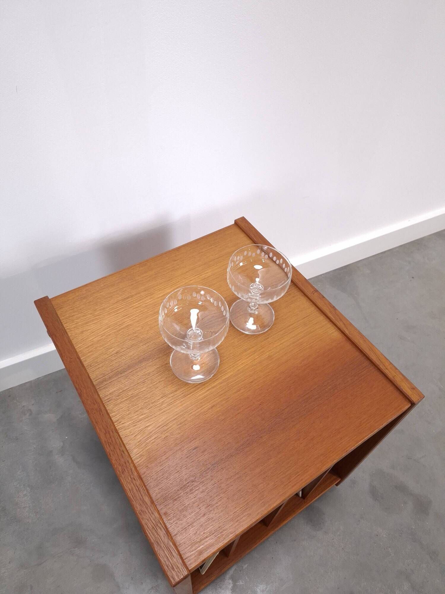 Meuble en teck LP sur roulettes, table d'appoint, table de nuit, armoire 1
