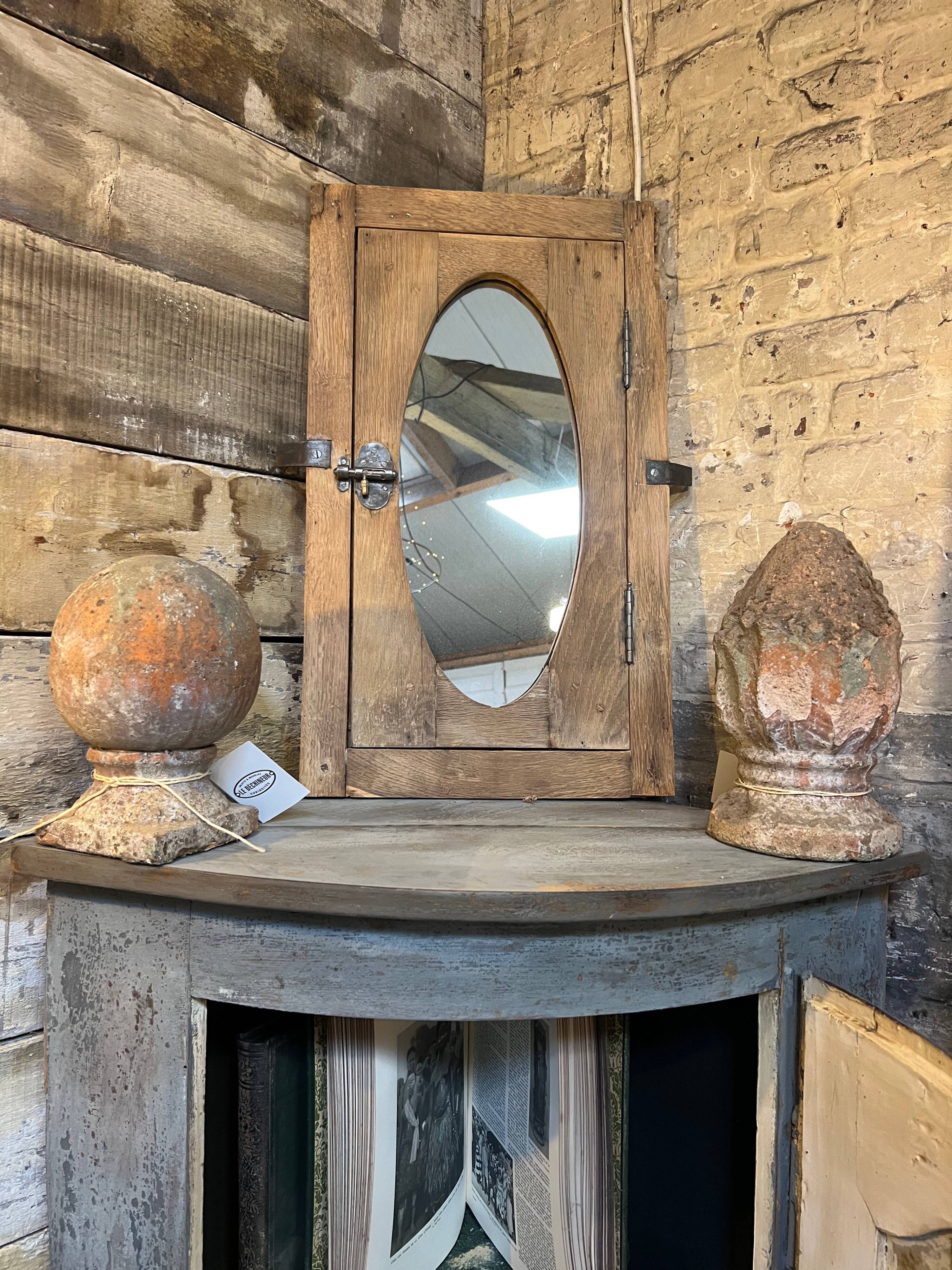 Bull's-eye mirror oak