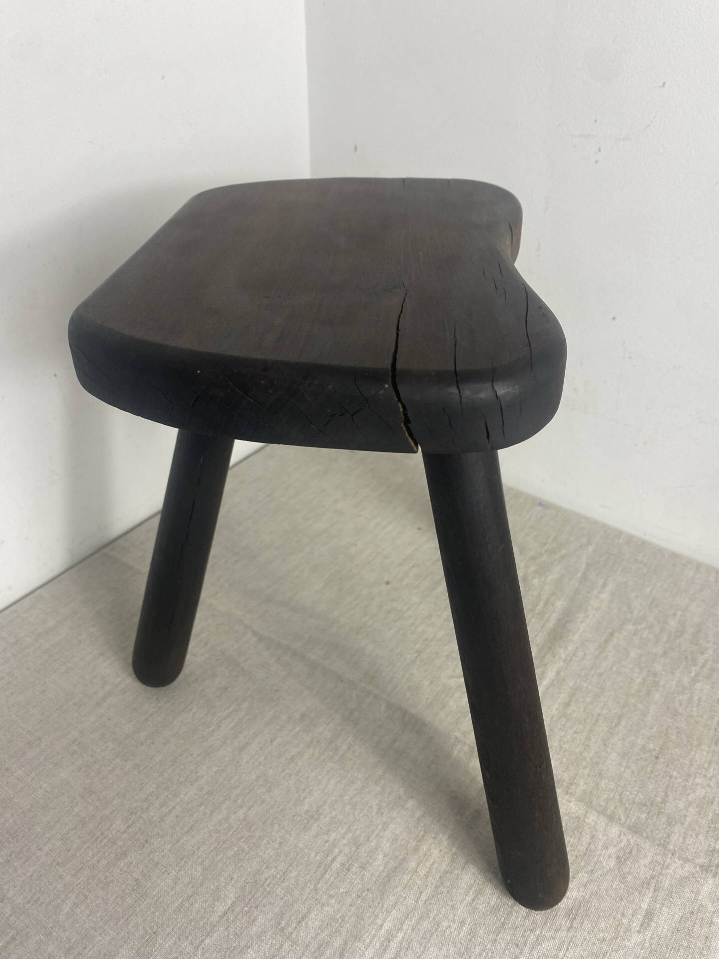Low tripod stool in wood 🪵