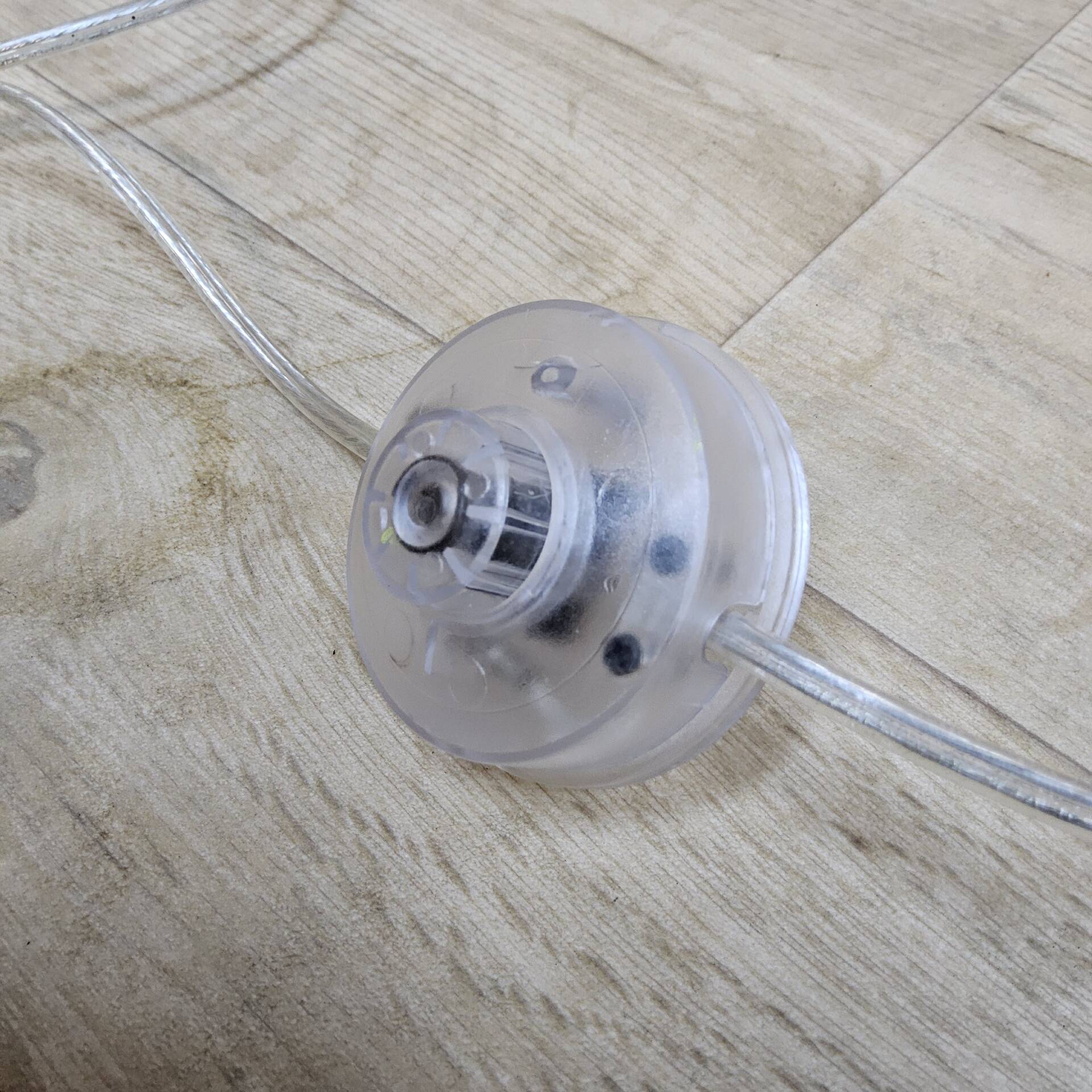 Lampe sur pied Van De Heg design chrome / abat-jour noir strié