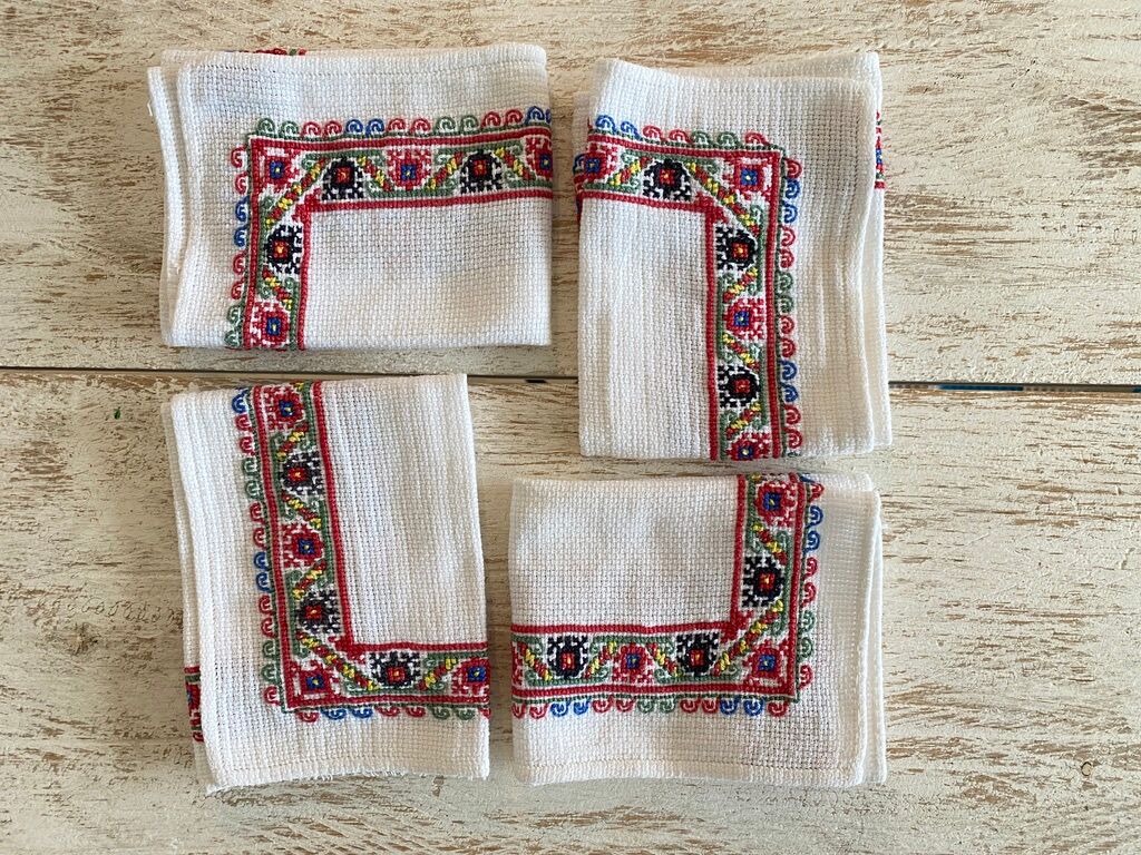 Set of 4 embroidered cross-stitch aperitif napkins - Cotton - 32x27 cm