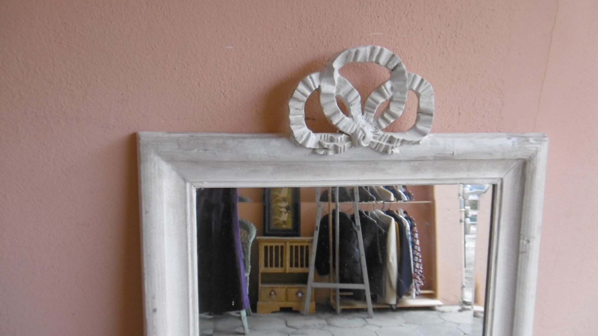 Miroir ancien style Louis XVI avec decor noeud