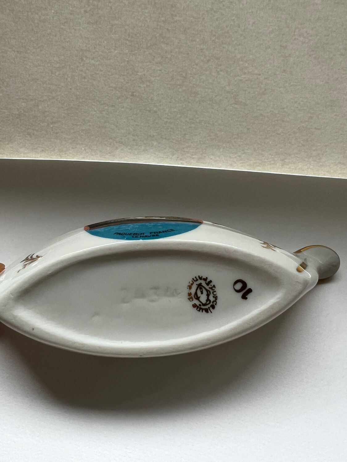 Salt shaker, mustard pepper shaker, liner shape