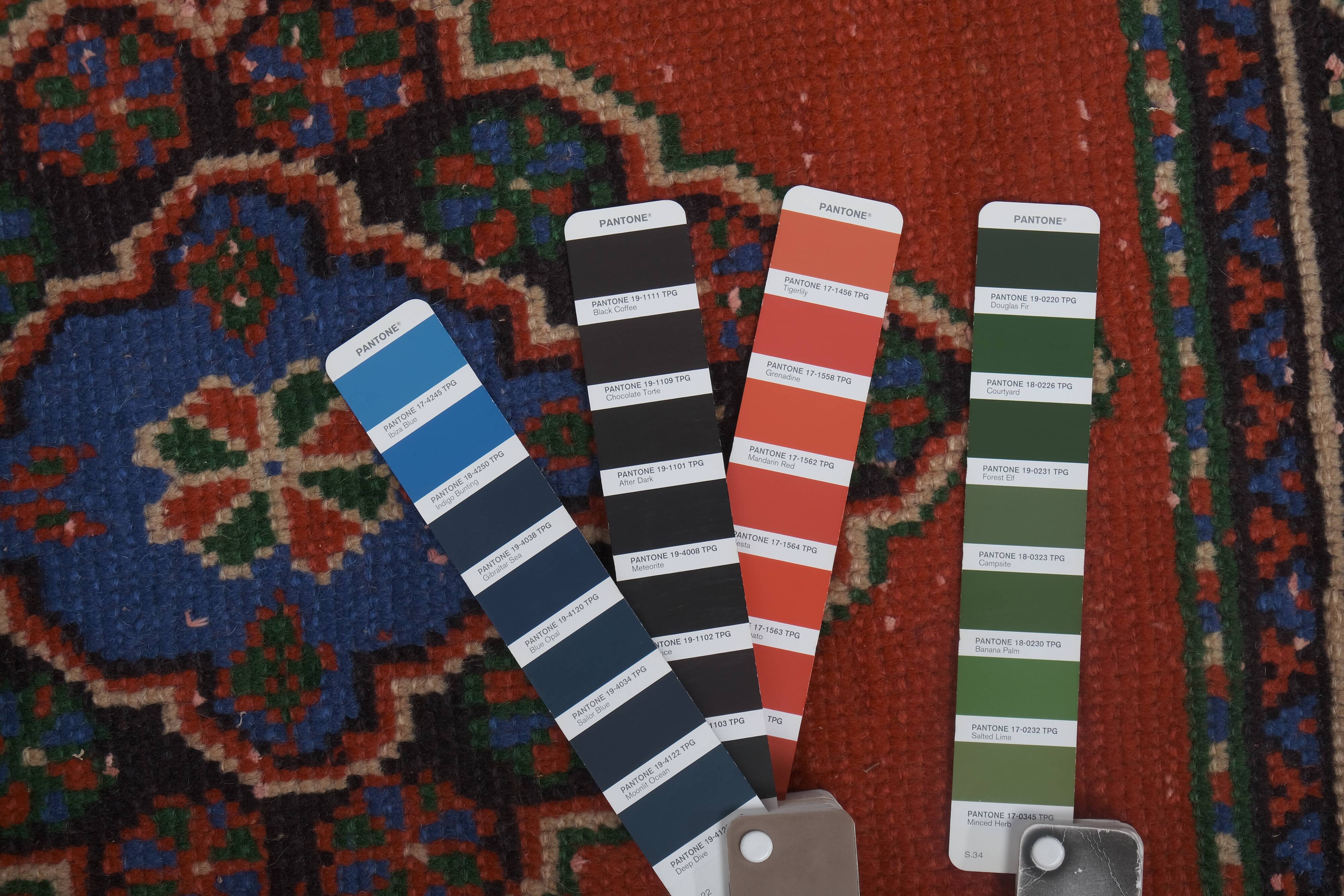 Vintage Turkish rug from Oushak, hand-woven 91x660 cm