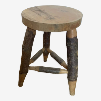 Tabouret rond aux pieds crayons