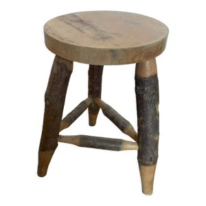 Tabouret rond aux pieds crayons