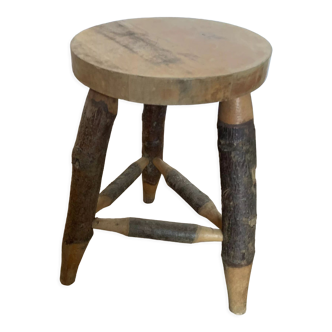Round stool with pencil feet