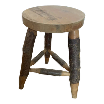 Round stool with pencil legs