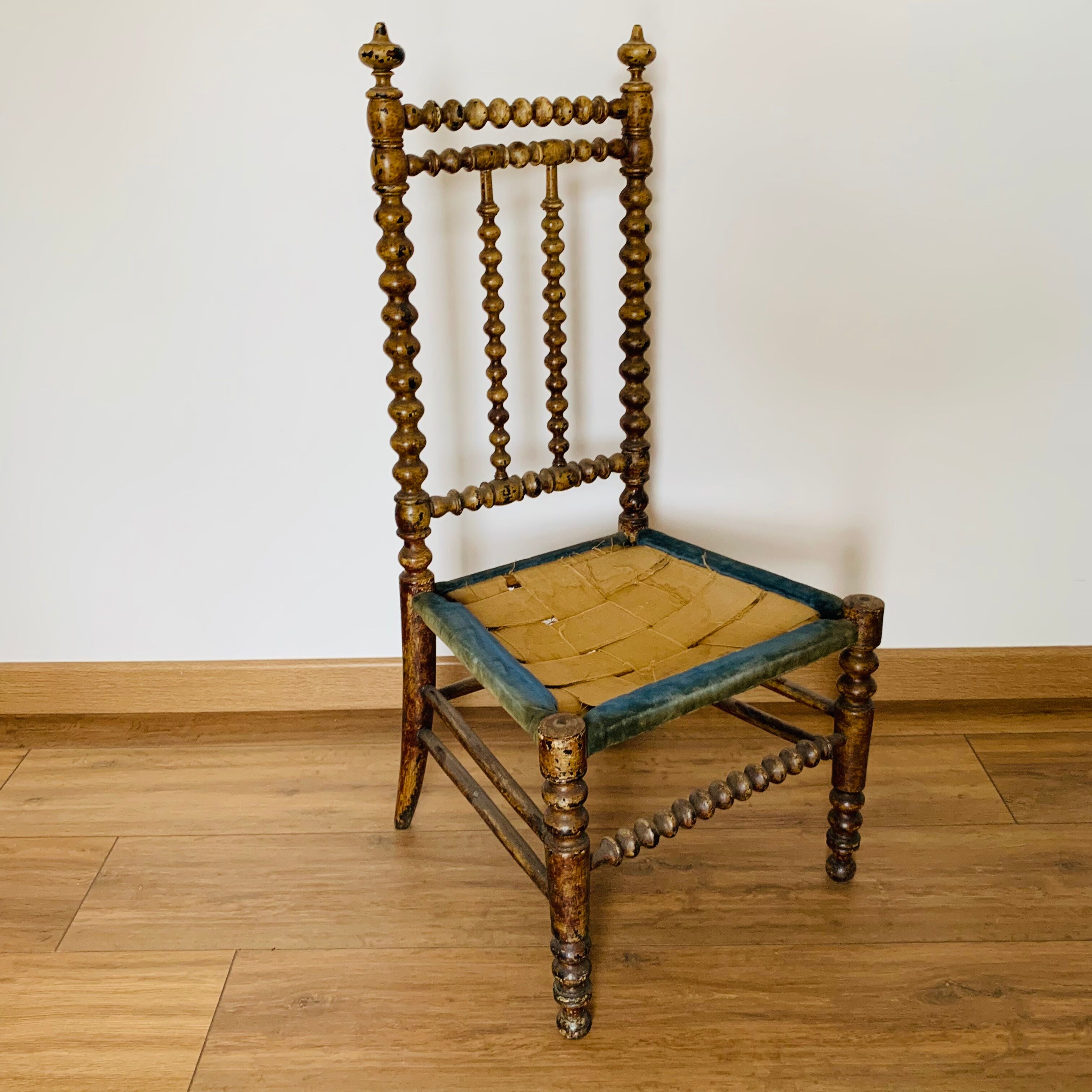 Nanny's chair in turned wood