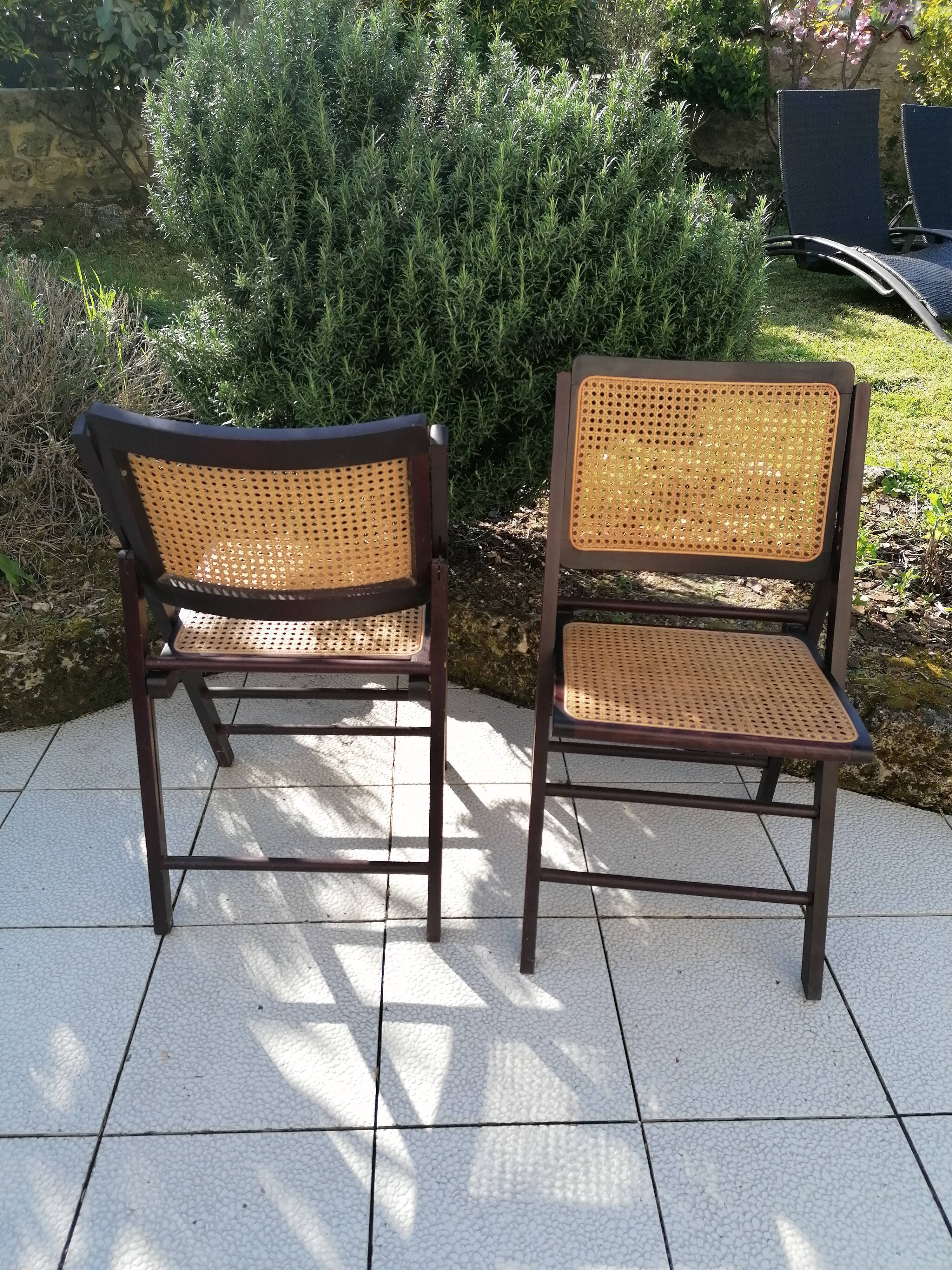 folding chairs canned