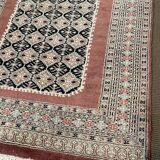 Handmade wool Oriental rug from Pakistan