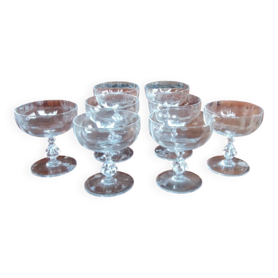 Série de 8 grandes coupes à champagne en cristal