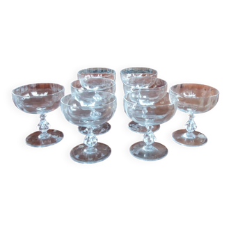Série de 8 grandes coupes à champagne en cristal