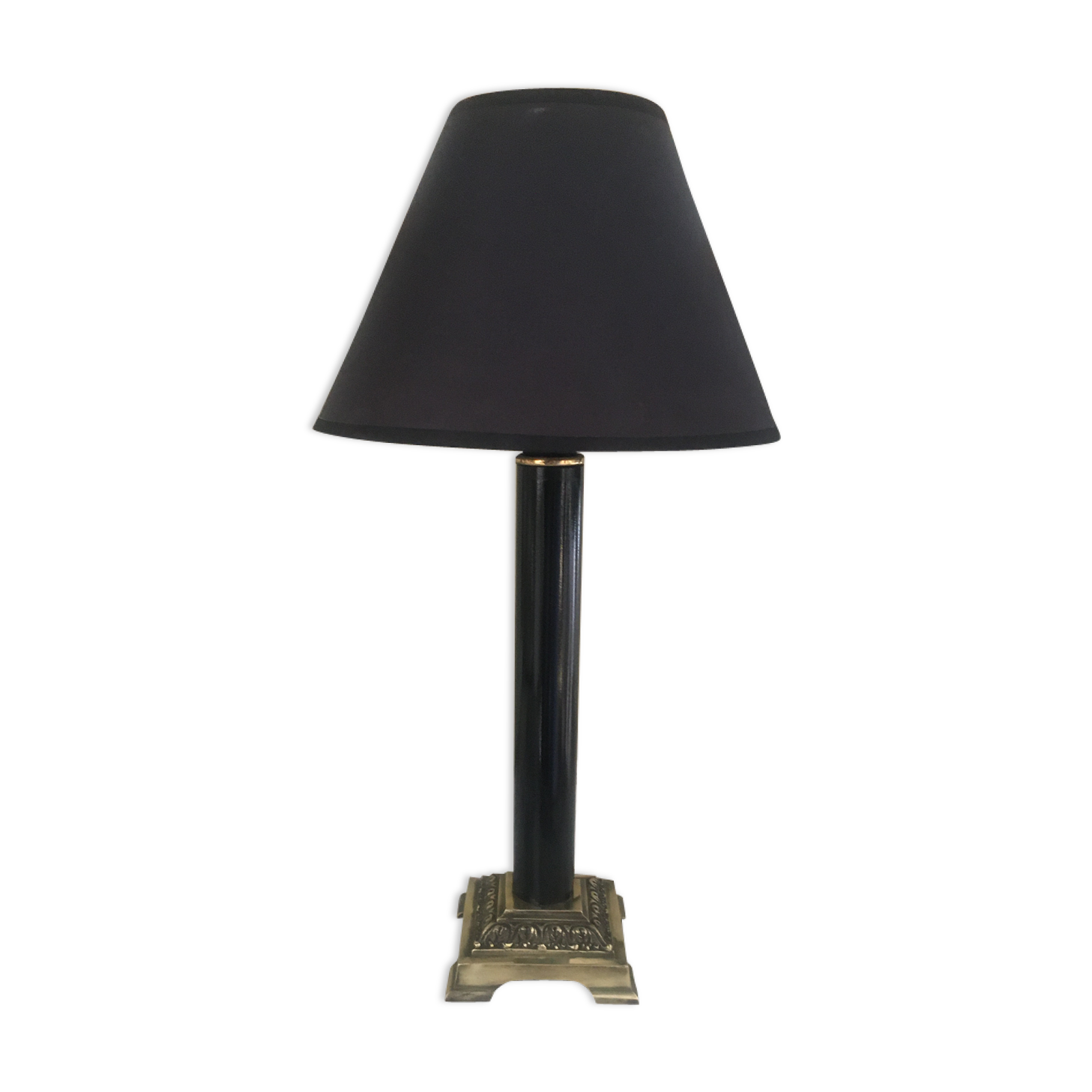 Lamp with brass foot