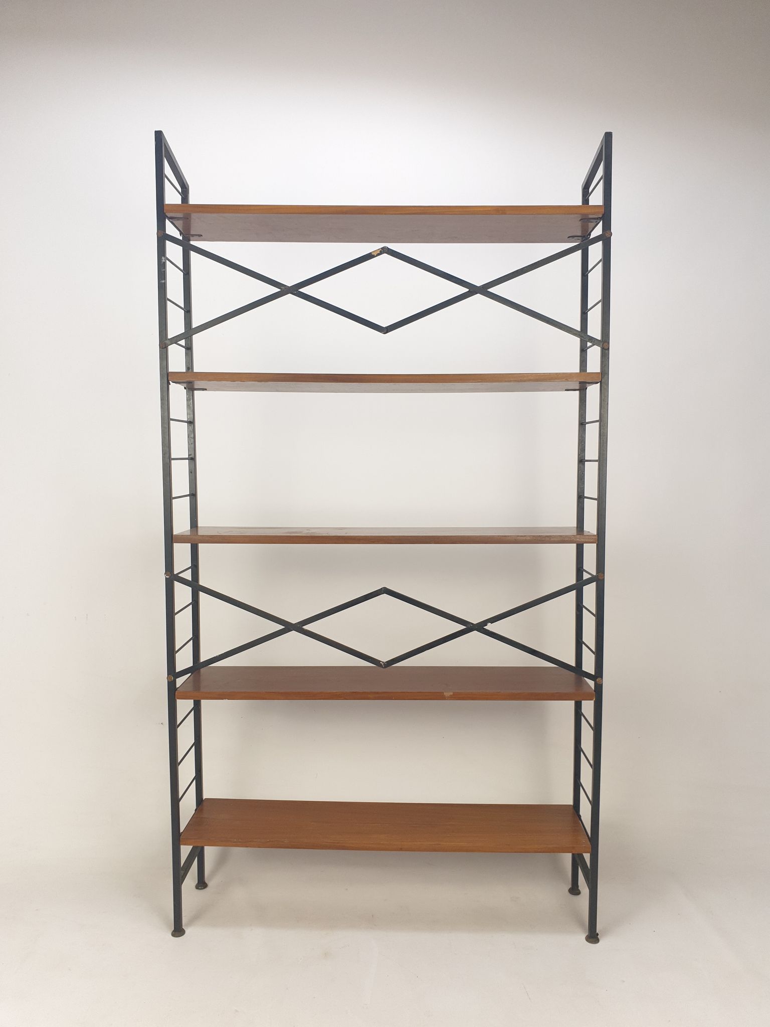 Italian free standing teak shelving unit, 1950