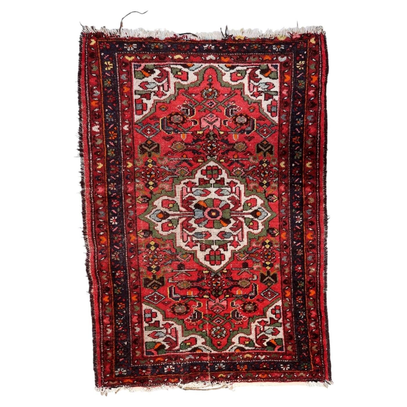 Antique 1920s Persian Hamadan rug, floral medallion, 104cm x 145cm