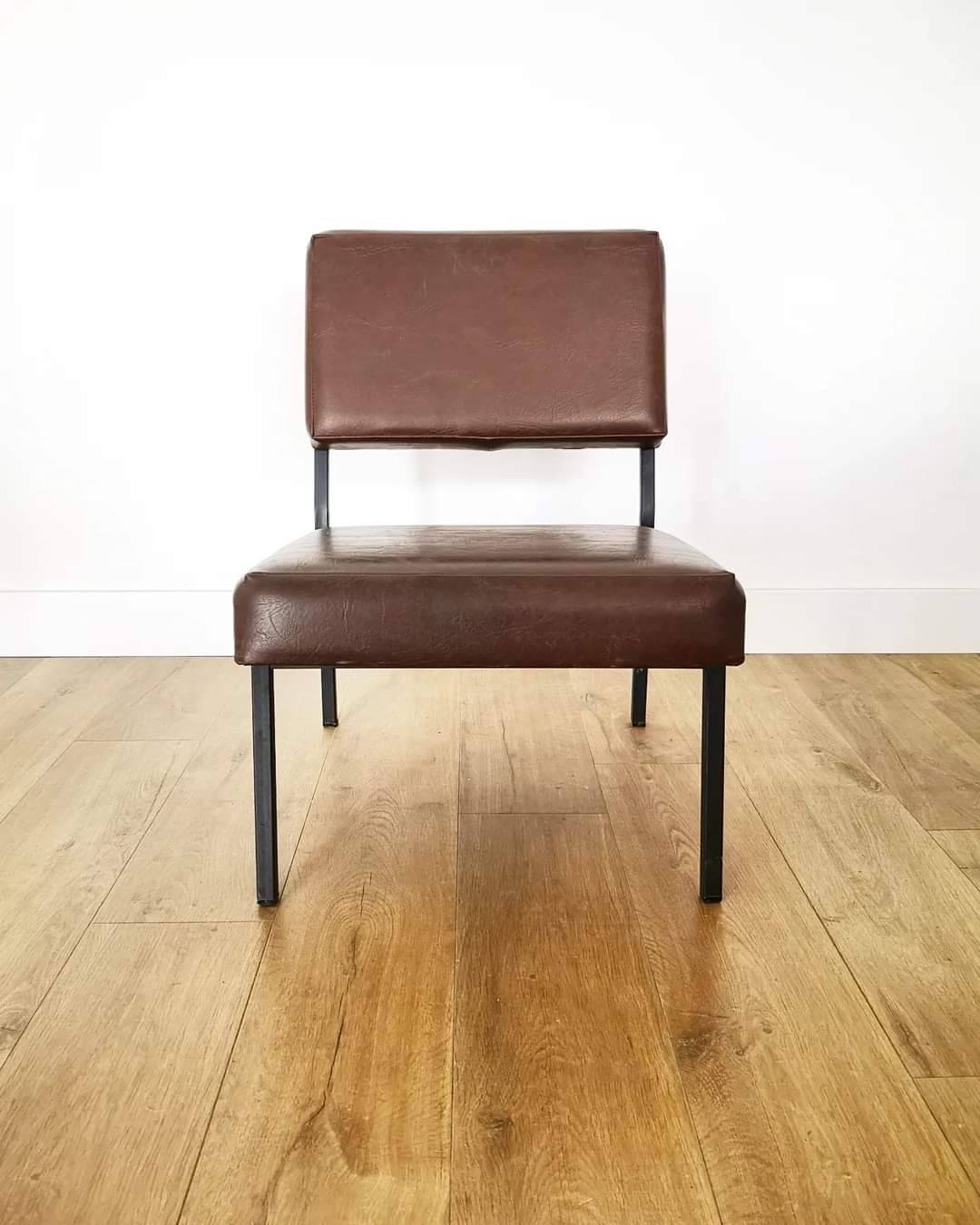 Driver of the 60s in brown skaï