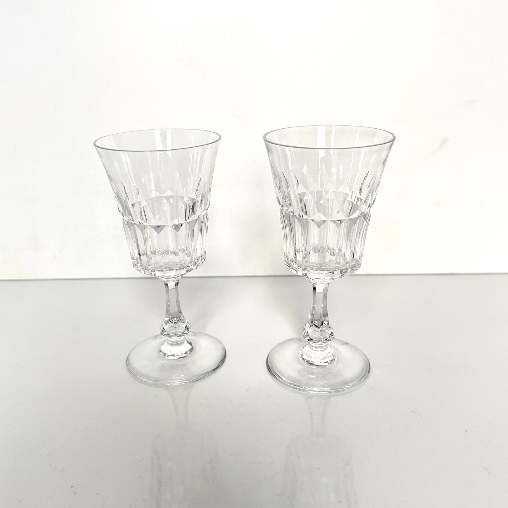2 verres à vin Baccarat modèle Navarre