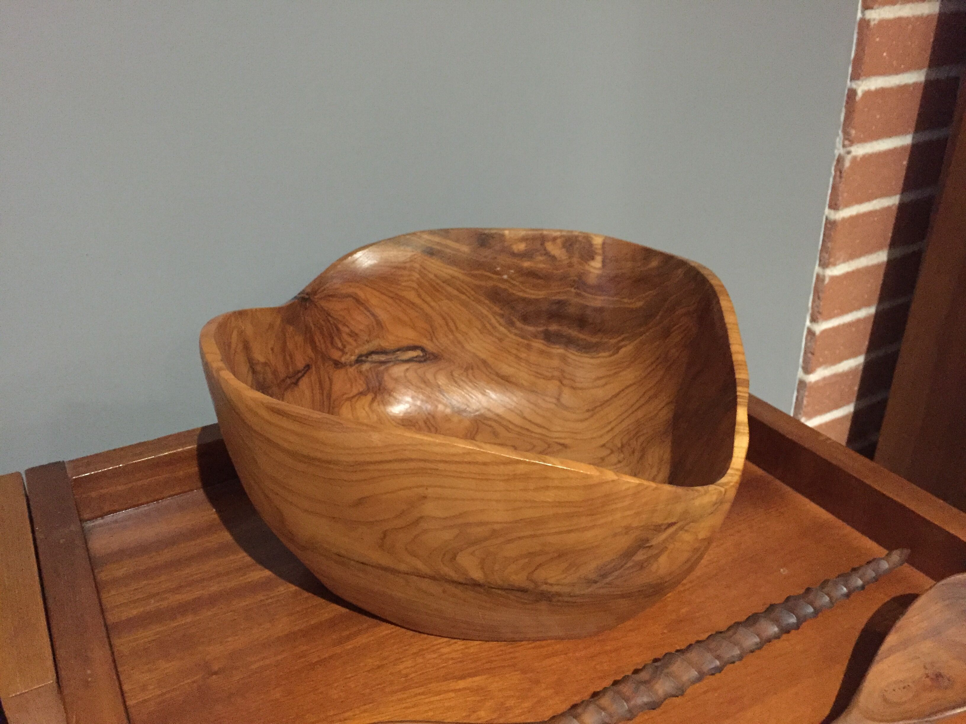 Salad bowl in olive tree of Vallauris signed Tony Bain