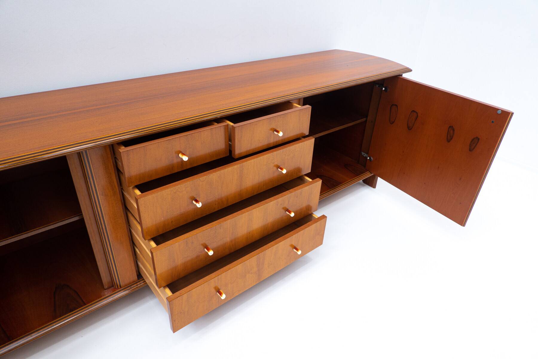 Buffet en bois avec tiroirs datant du milieu du siècle dernier - Italie, années 1960