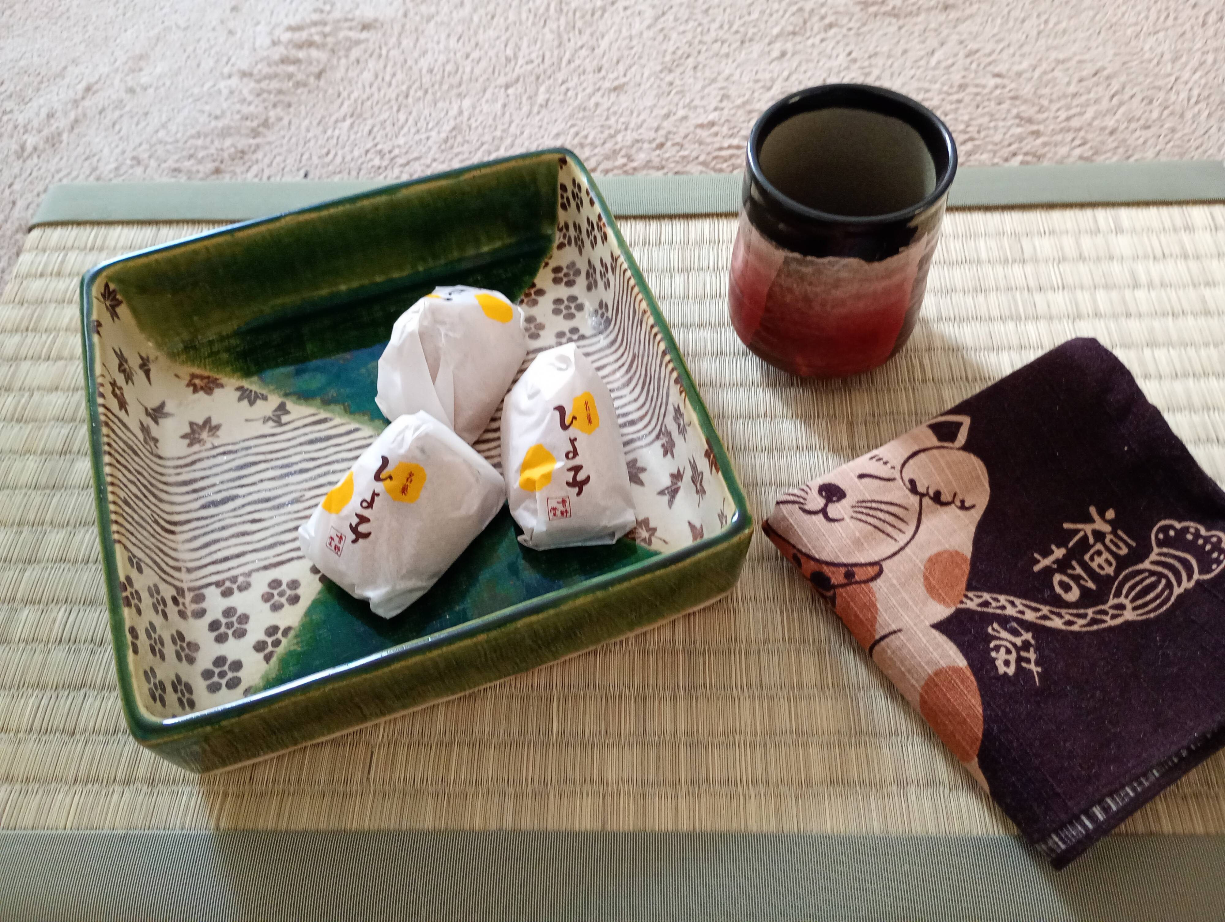square dish in handcrafted Japanese ceramic.
