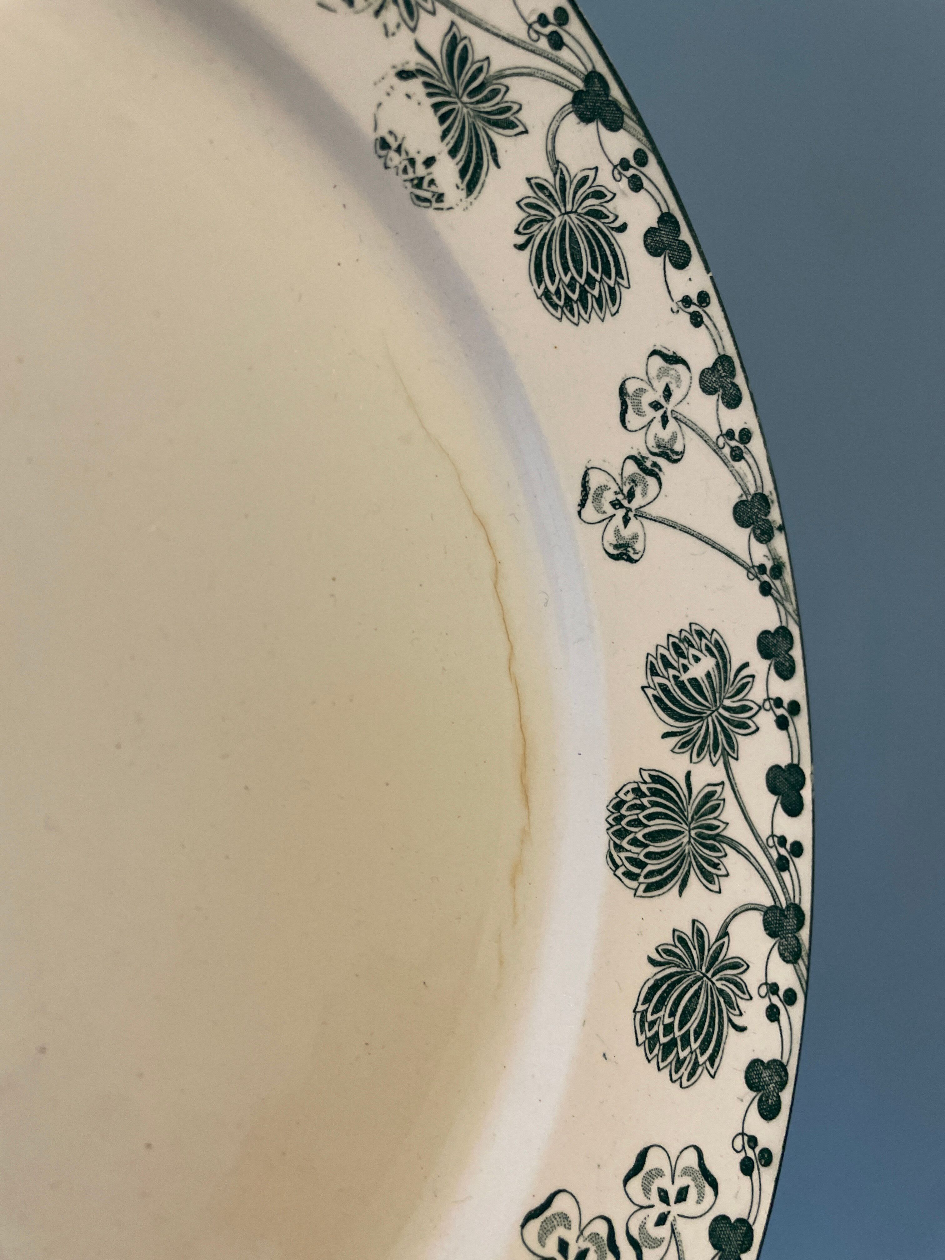 Set of 6 flat plates XIXth Boch Frères Keramis, "Trifolium"