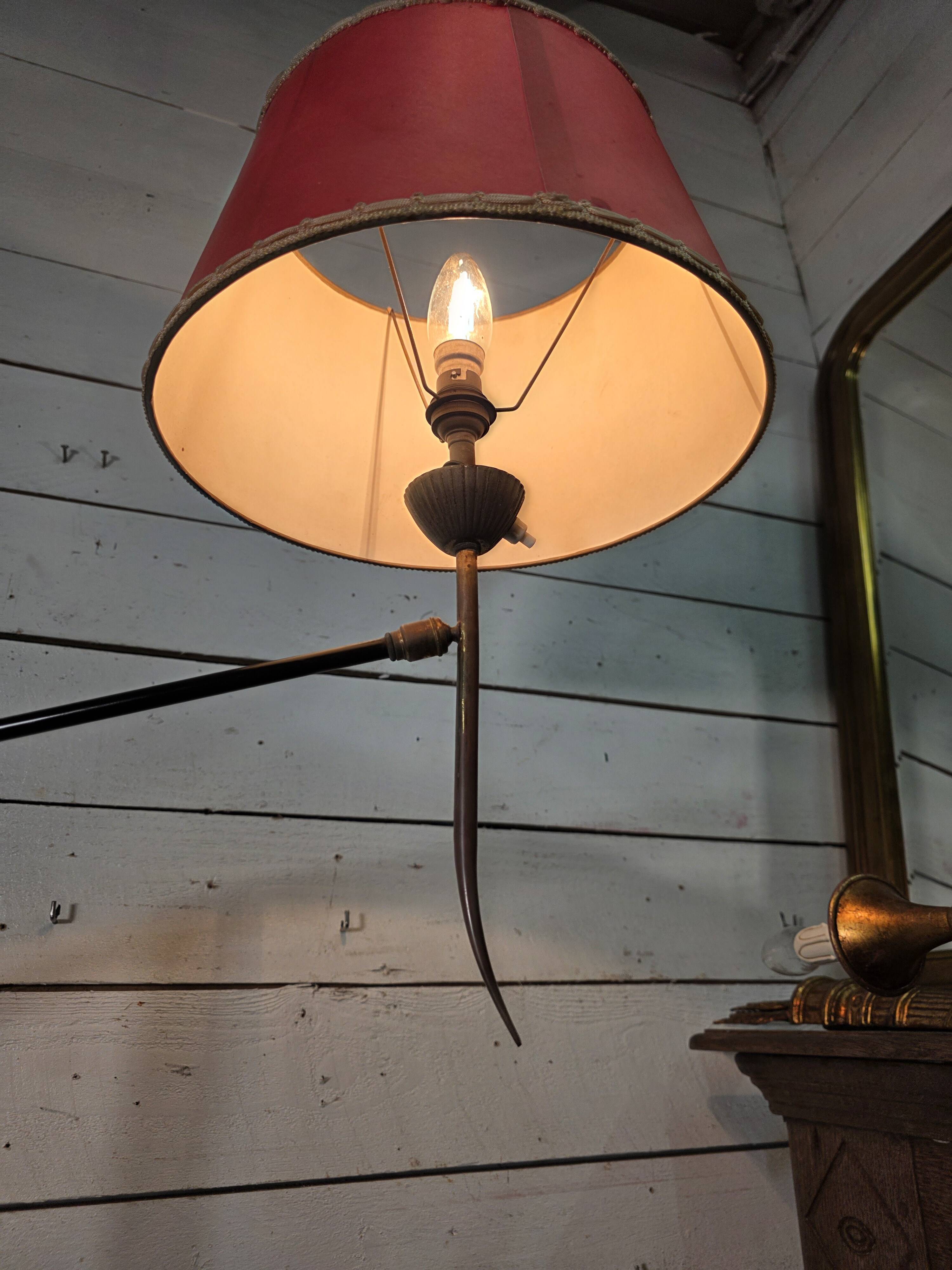 ​Lampadaire tripode à contrepoids Maison Lunel ,Années 50