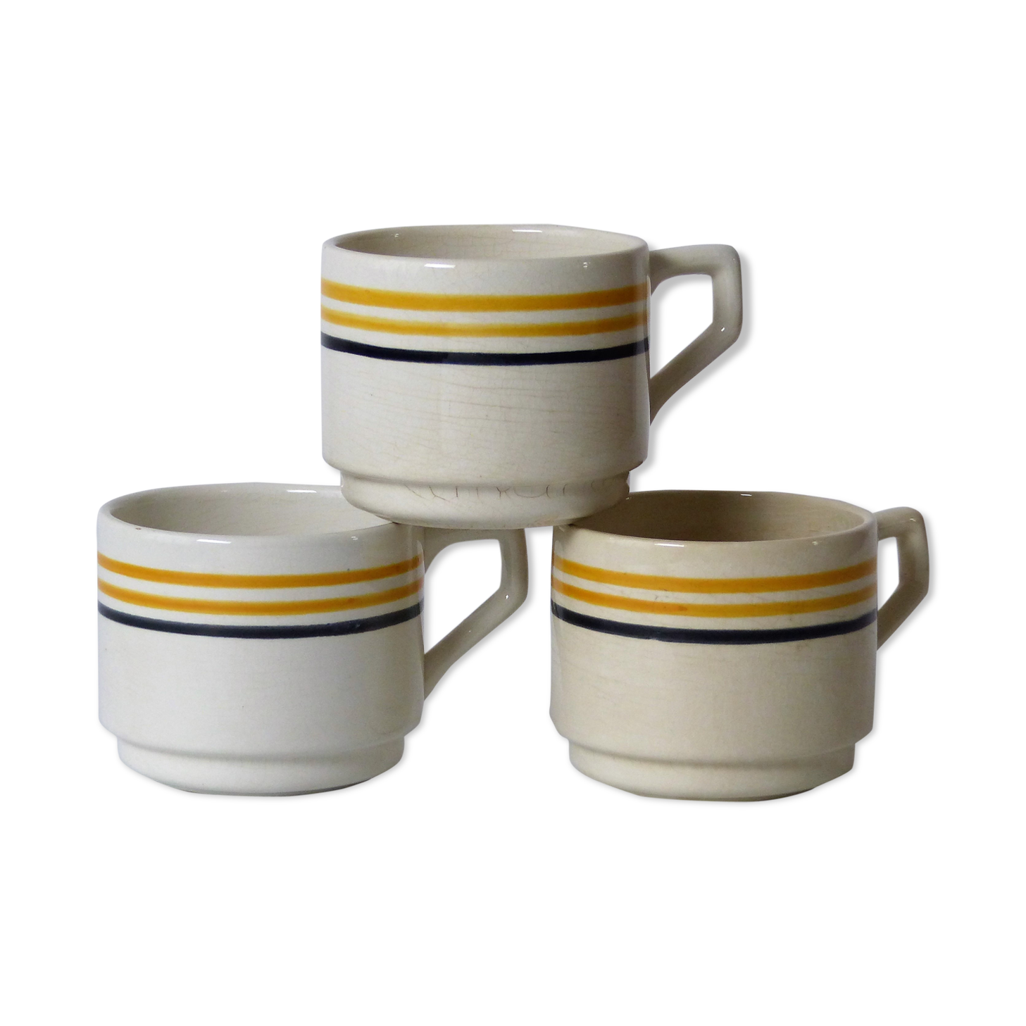 Set of 3 cups made of earthenware