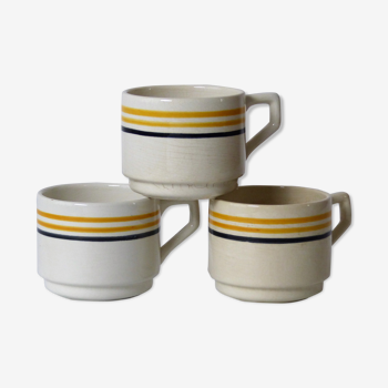Set of 3 cups made of earthenware