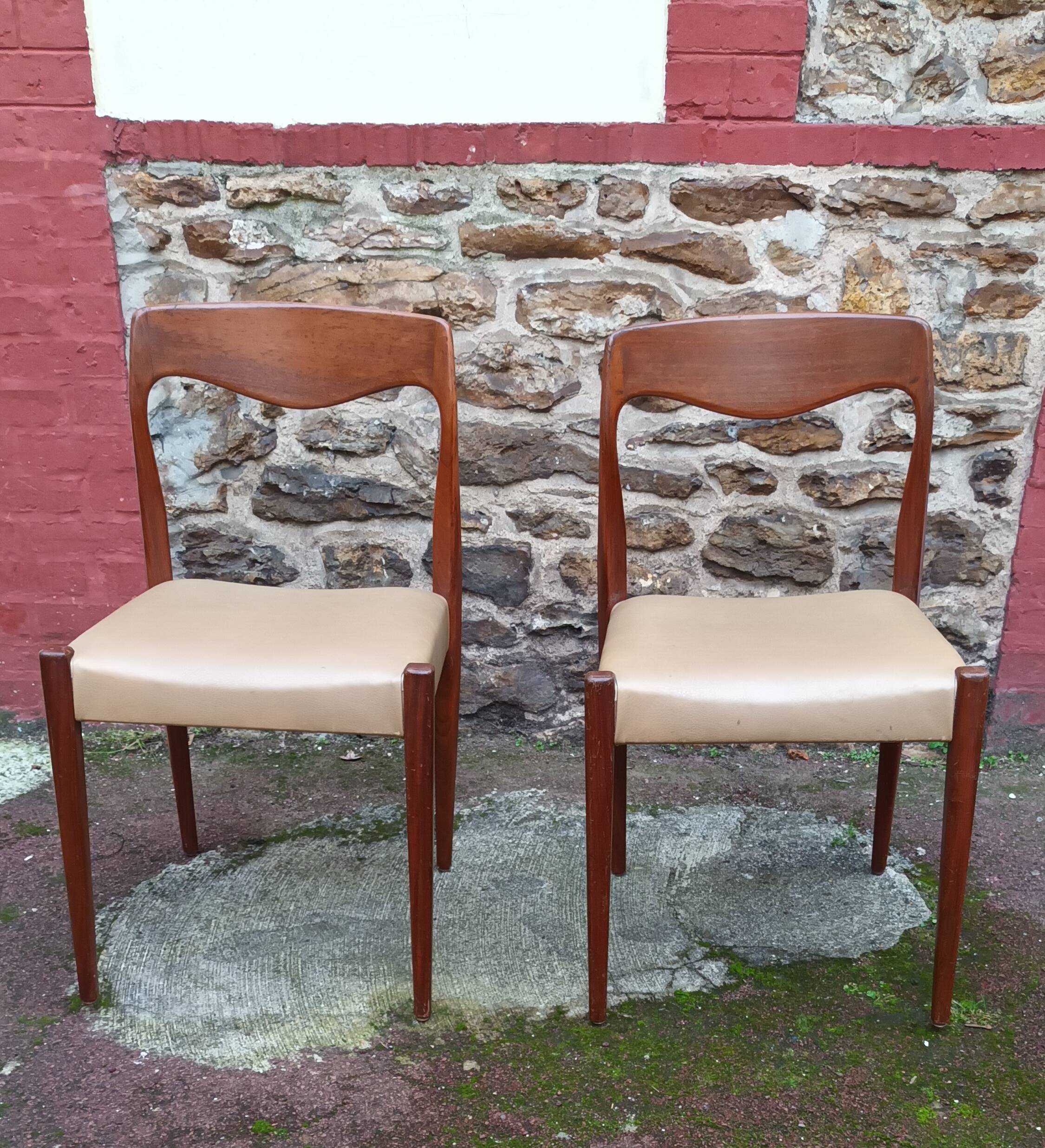 Pair of Danish chairs from the 1970s, Moller type.