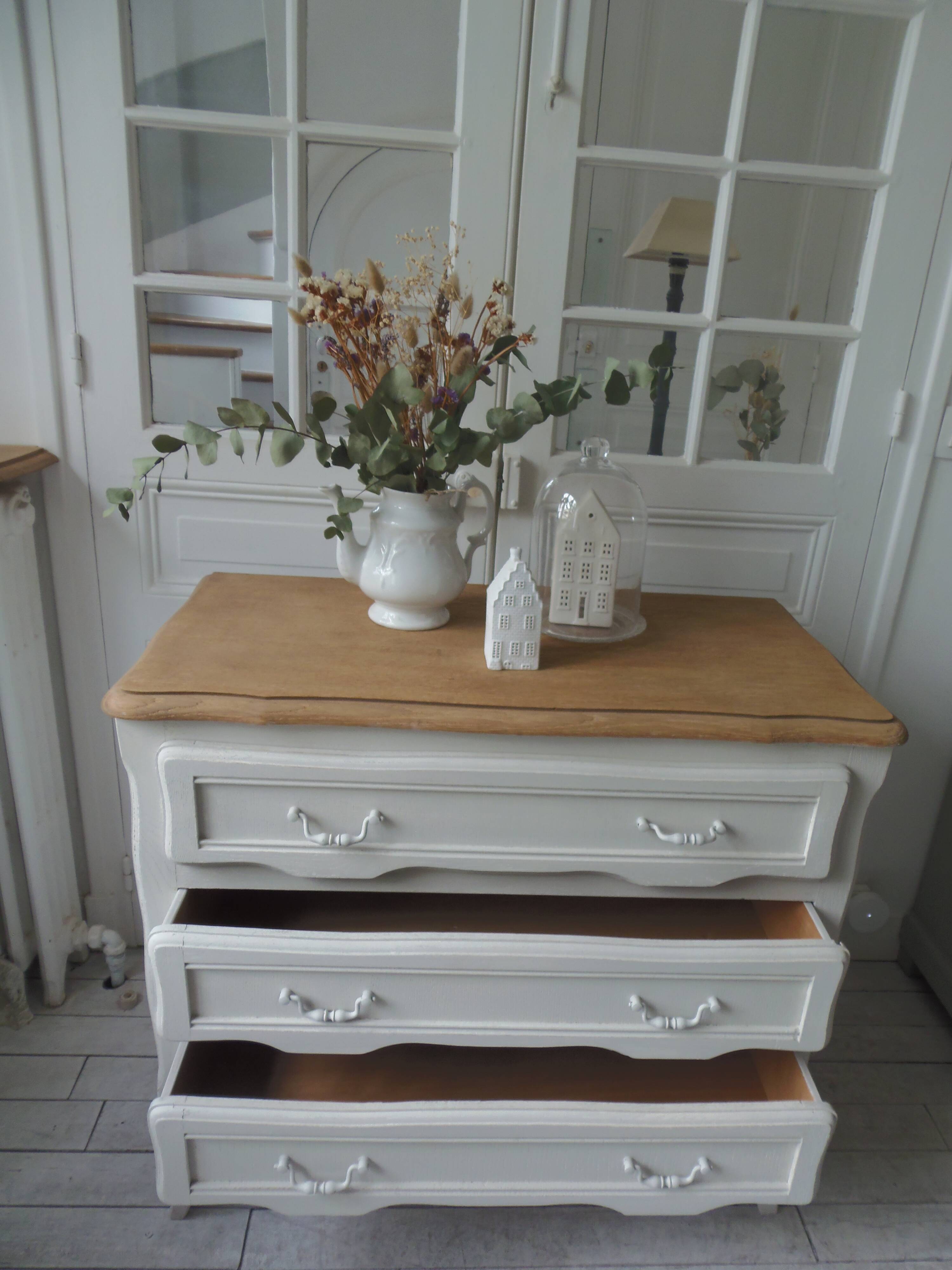 Vintage chest of drawers with pearl gray patina and waxed finish, 3 drawers, wooden top.