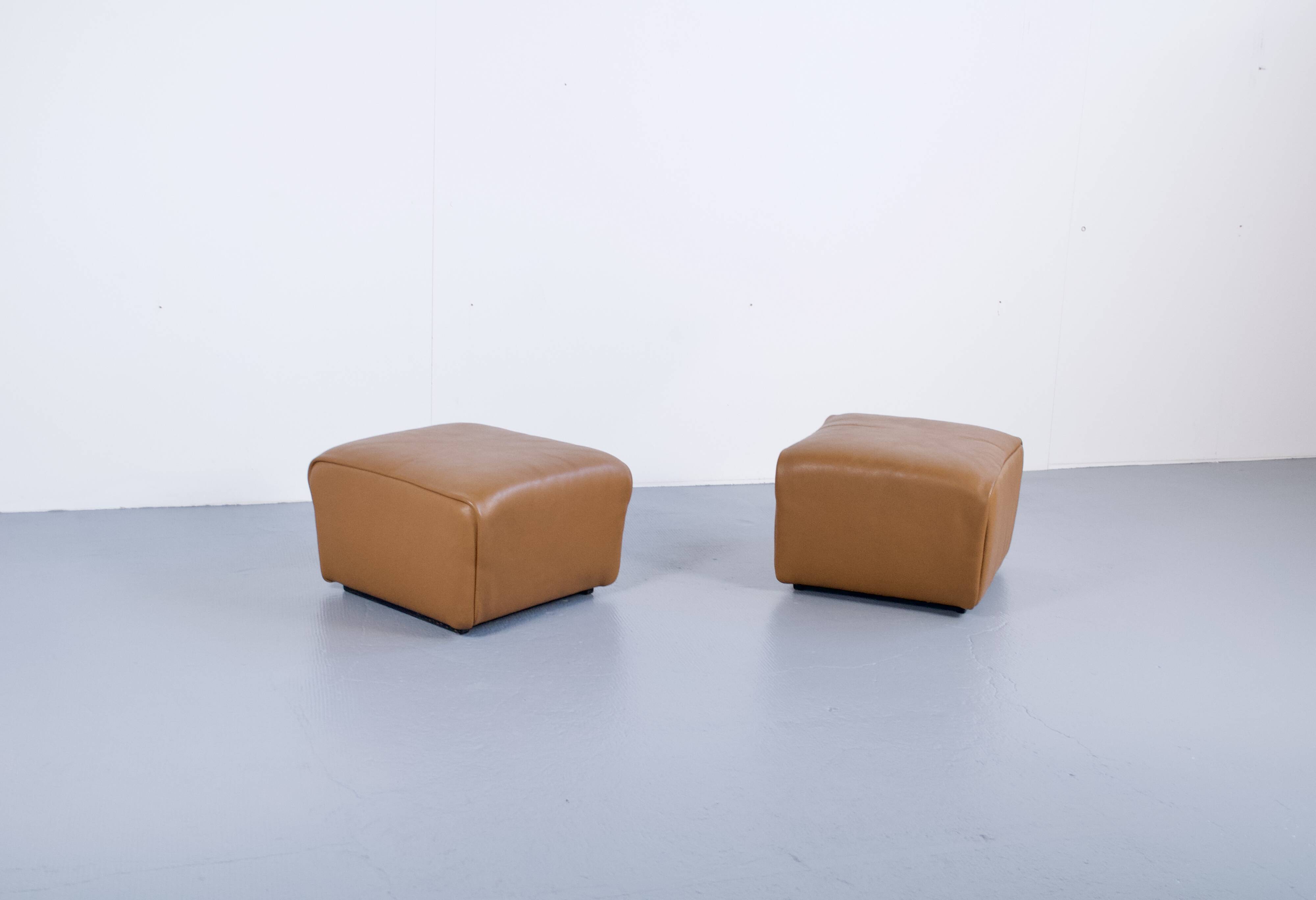 Paire de repose pieds/poufs cuir marron ds-47 de sede éditeur années 70'