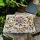 Repose pied coffre de rangement avec broderie vintage