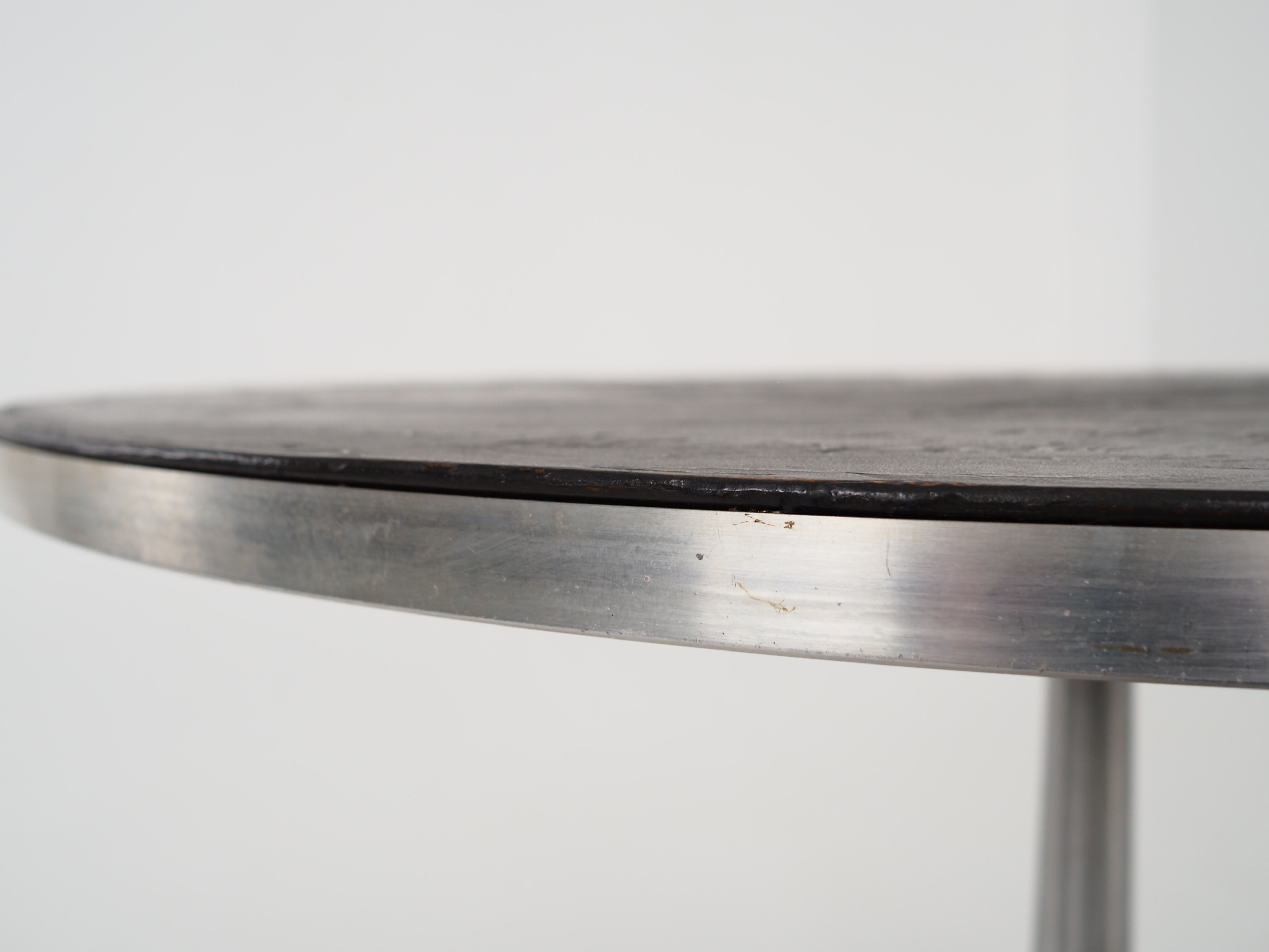 Round table,Designed by Poul Cadovius for Cado, 80s design