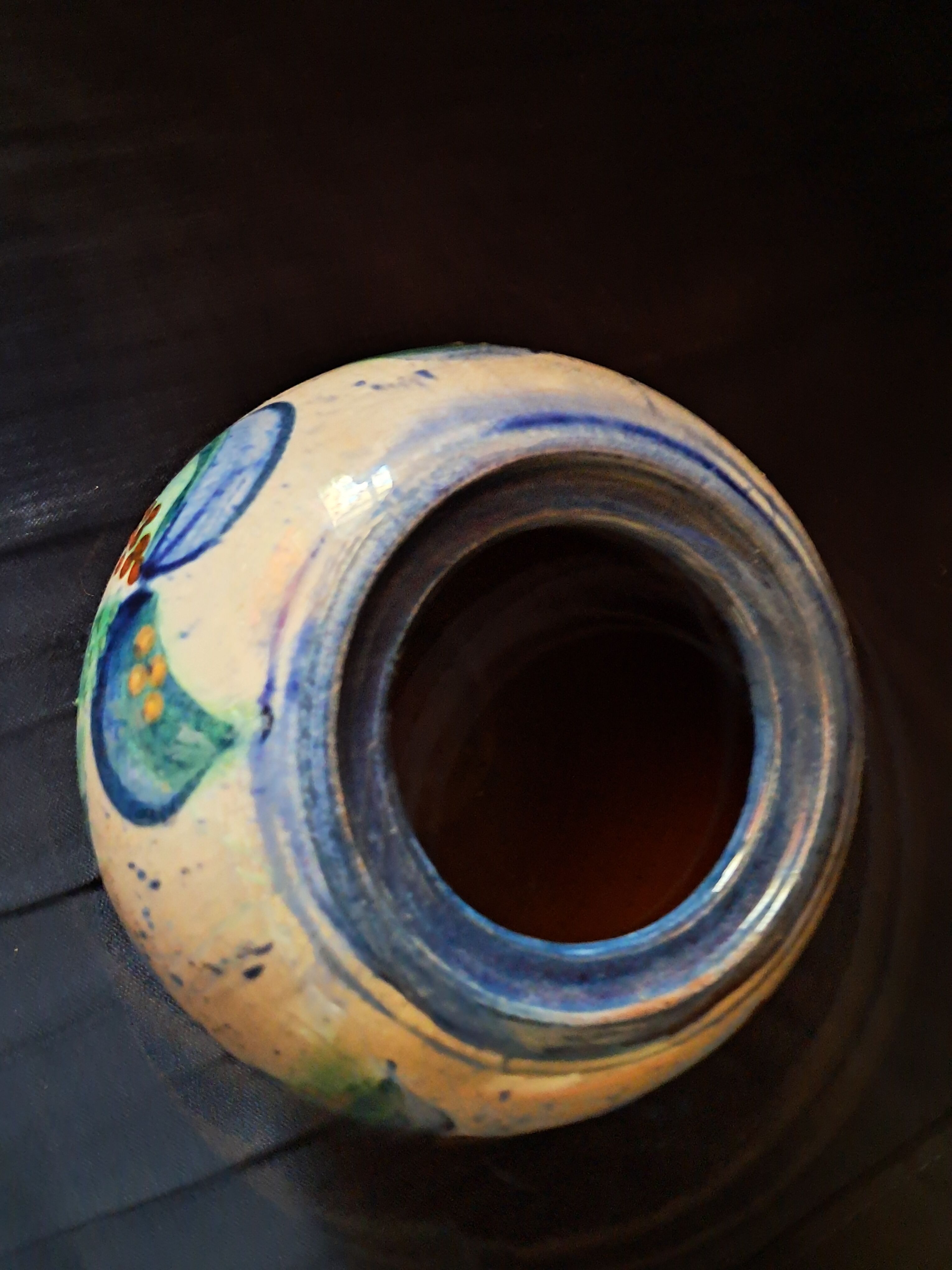 Vase boule au décor floral