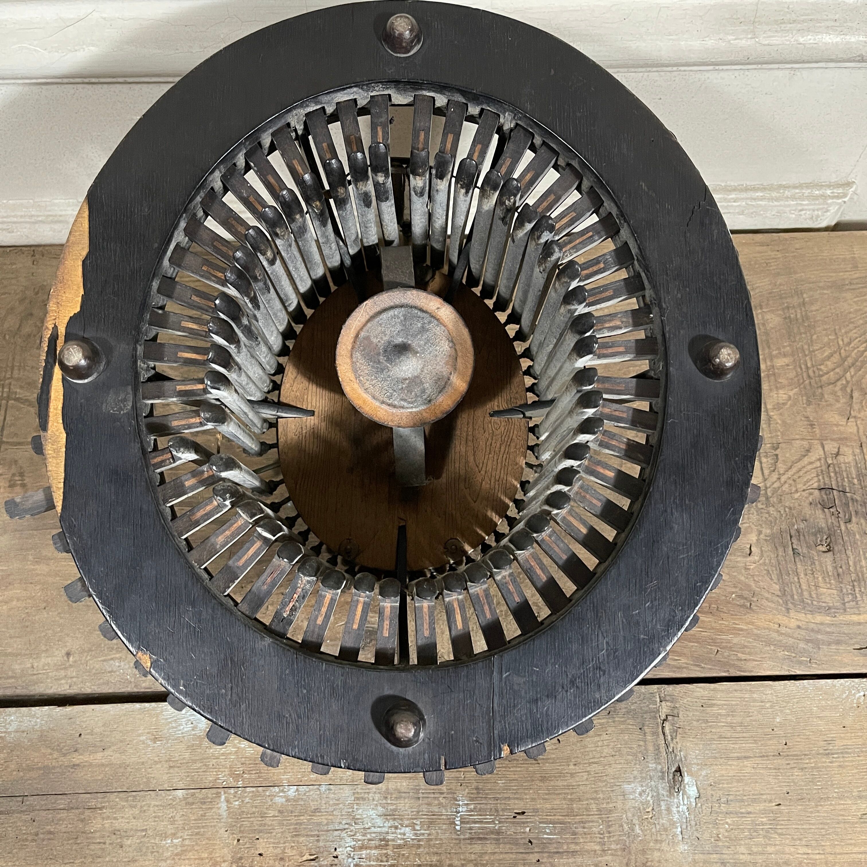 Hat conformer Allied Ainé H. Maillard hat shape