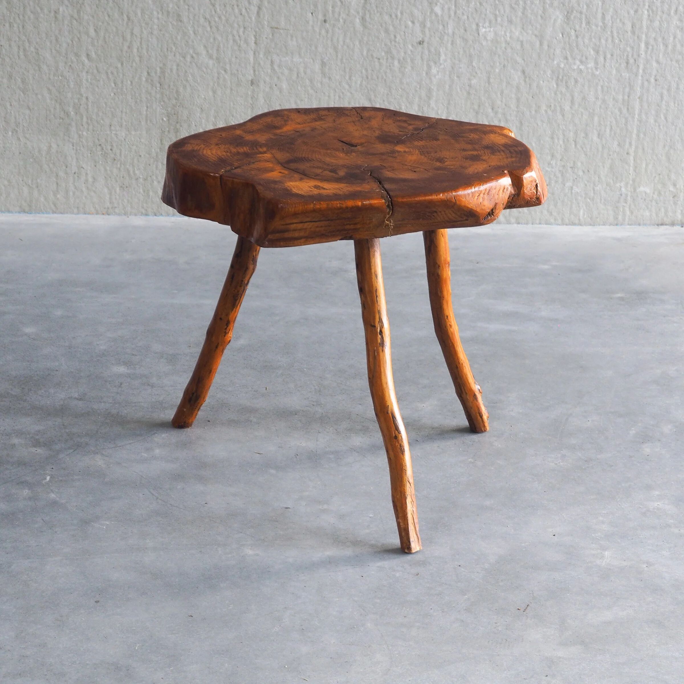 Table d'appoint en bois d'orme français vintage