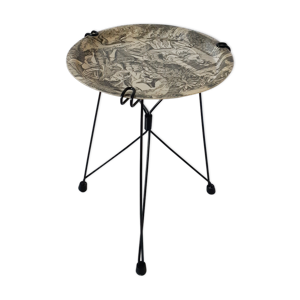 Table en métal noire tripode