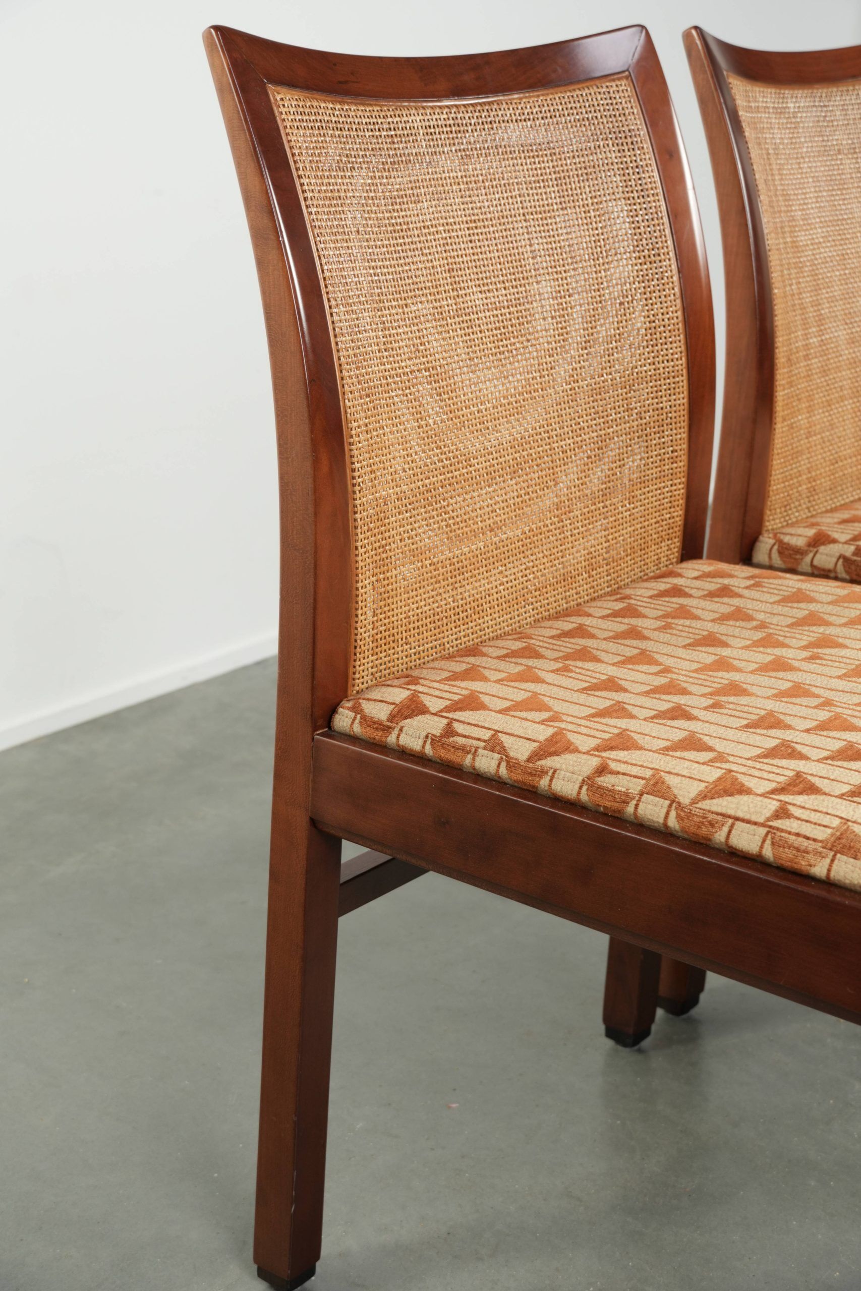 Ensemble de 6 chaises de salle à manger au design Art Déco uniques avec un dossier en osier.
