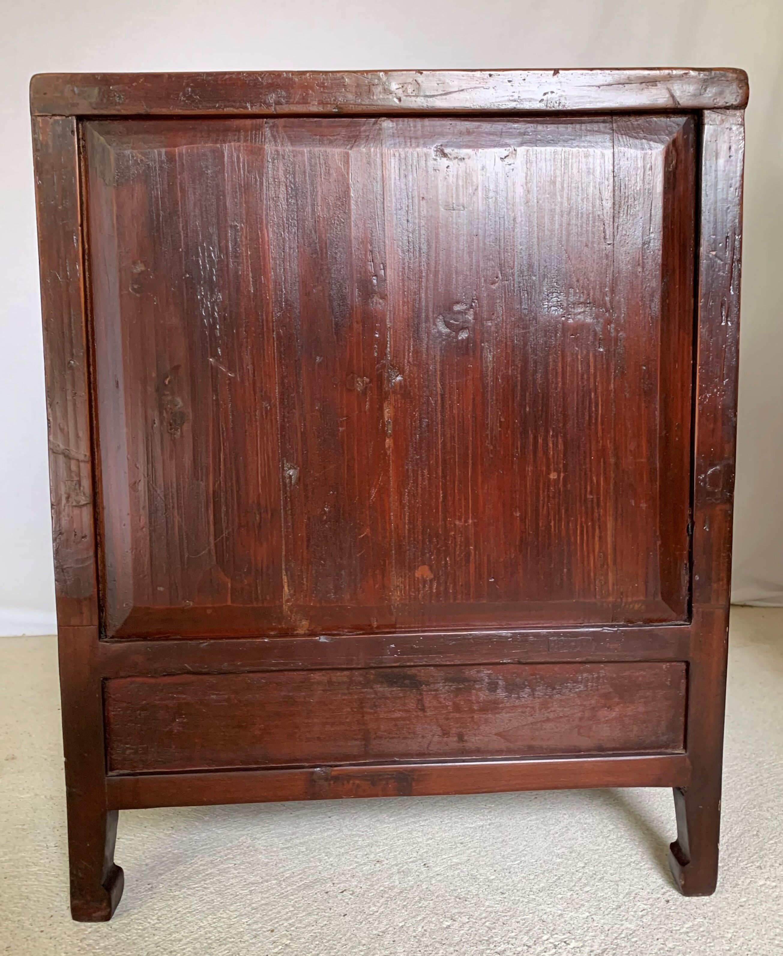 Chinese cabinet laqué red