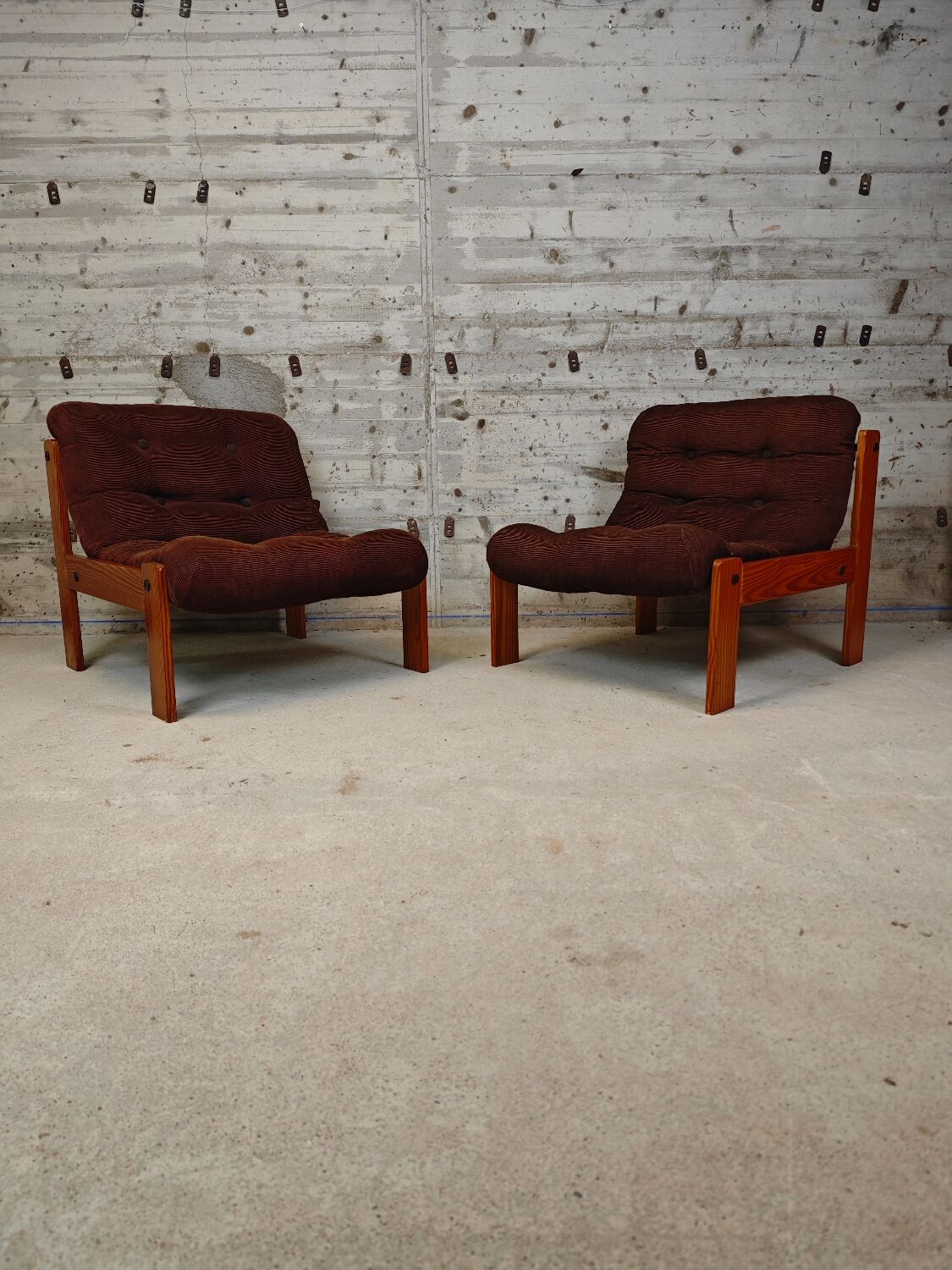 Pair of armchairs in pine and velvet
