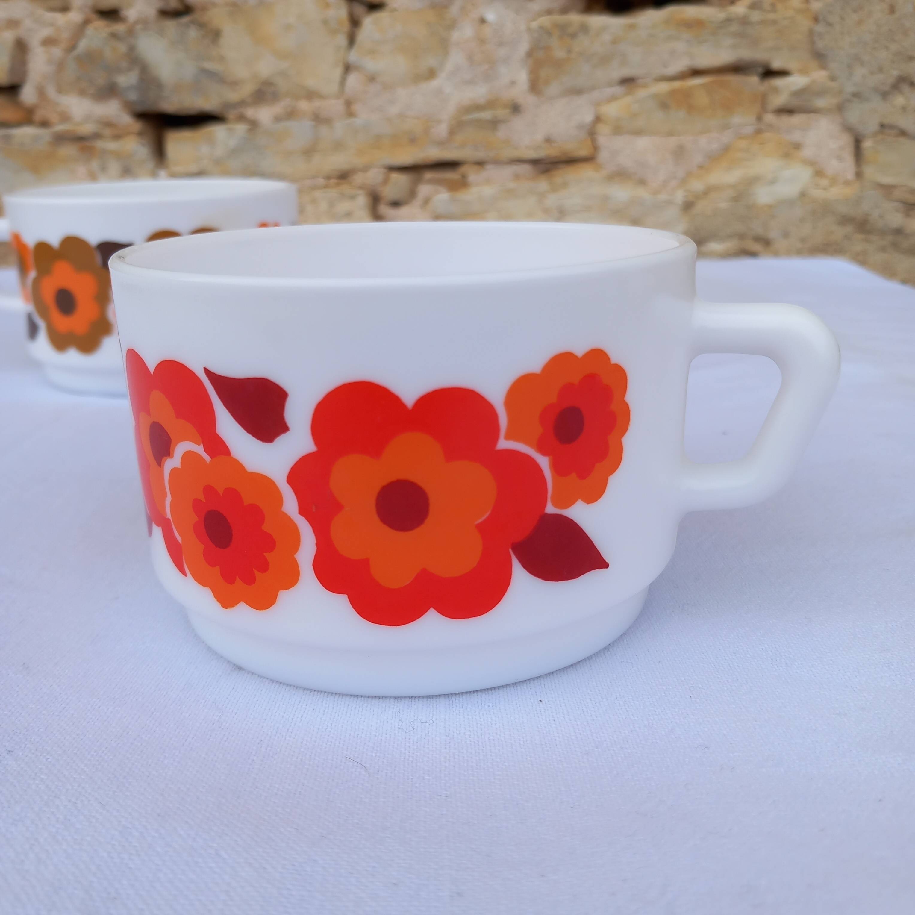 2 large 70s Arcopal cups - Lotus pattern