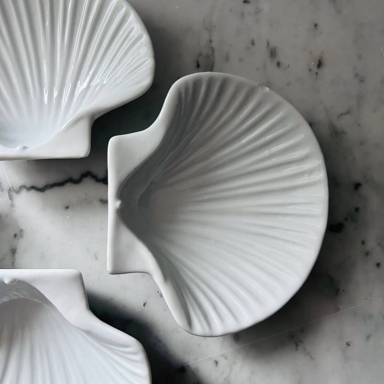 Set of 4 shell-shaped bowls