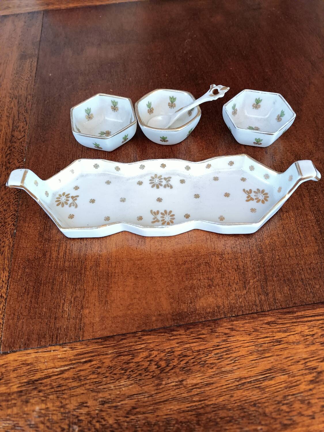 Mustard salt and pepper shaker