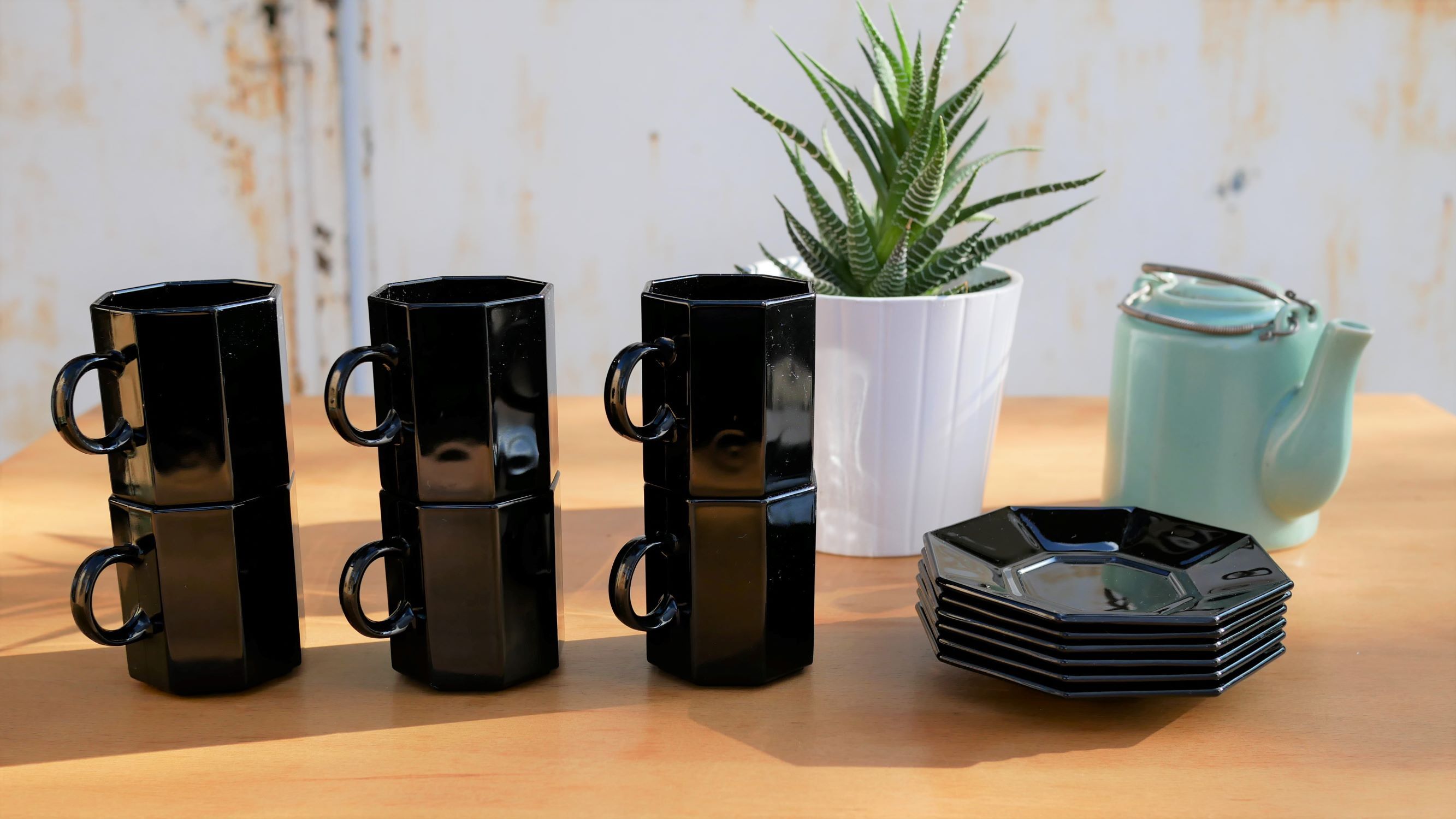 Set of 6 cups and under black vintage cups