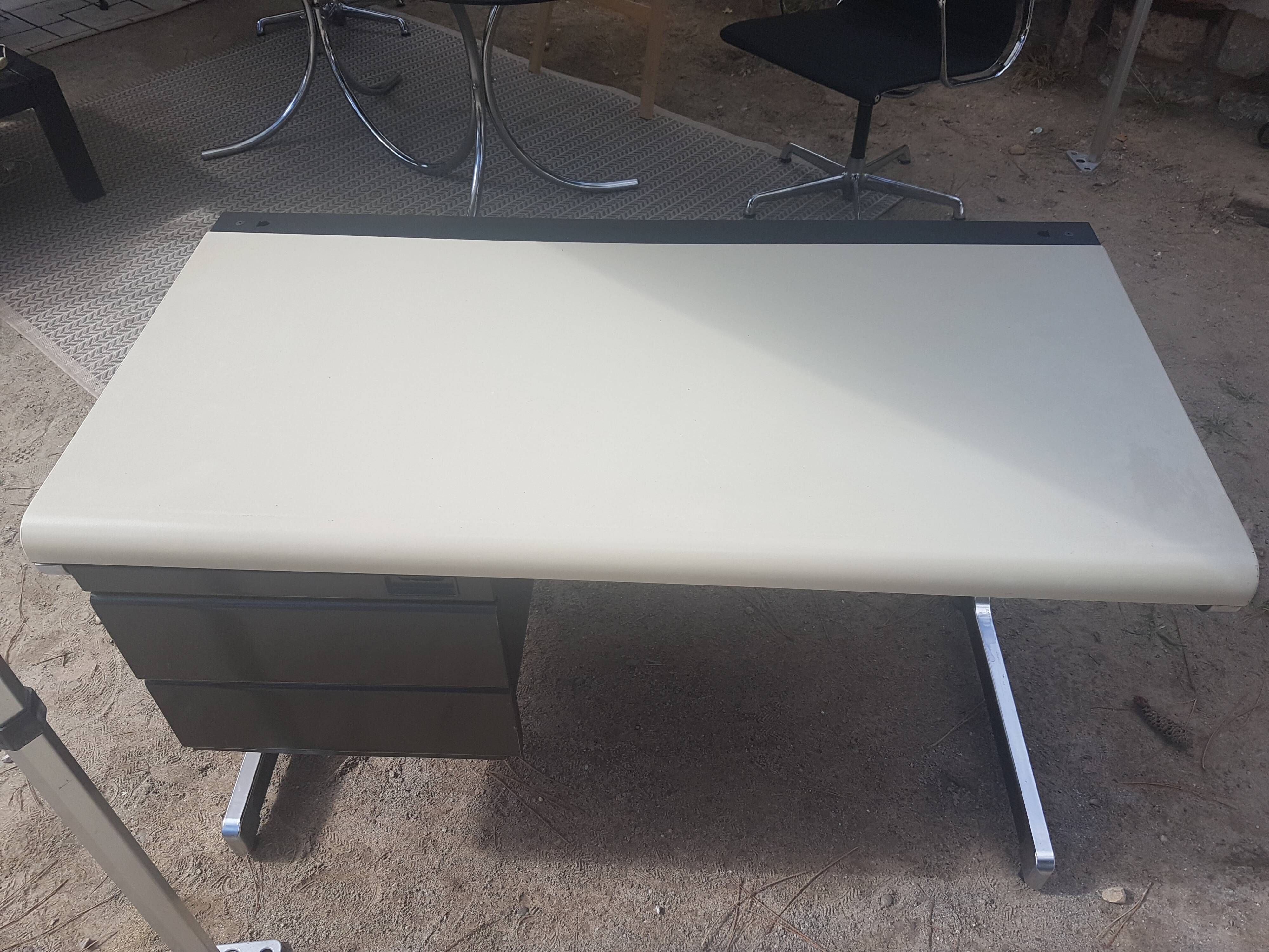 Desk 70s in metal and chrome