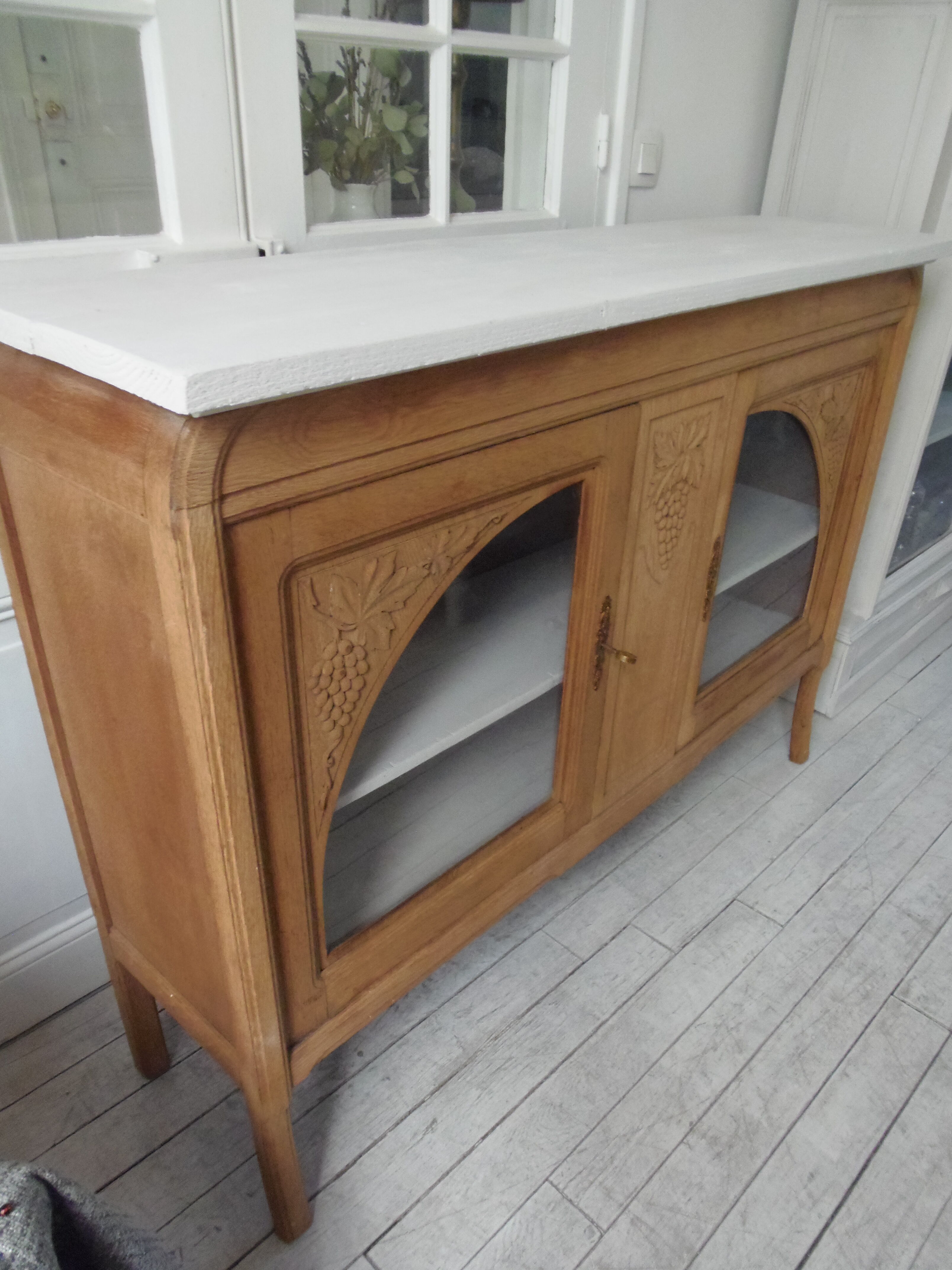 Buffet, art deco serving in oak, pearl gray patinated pine top