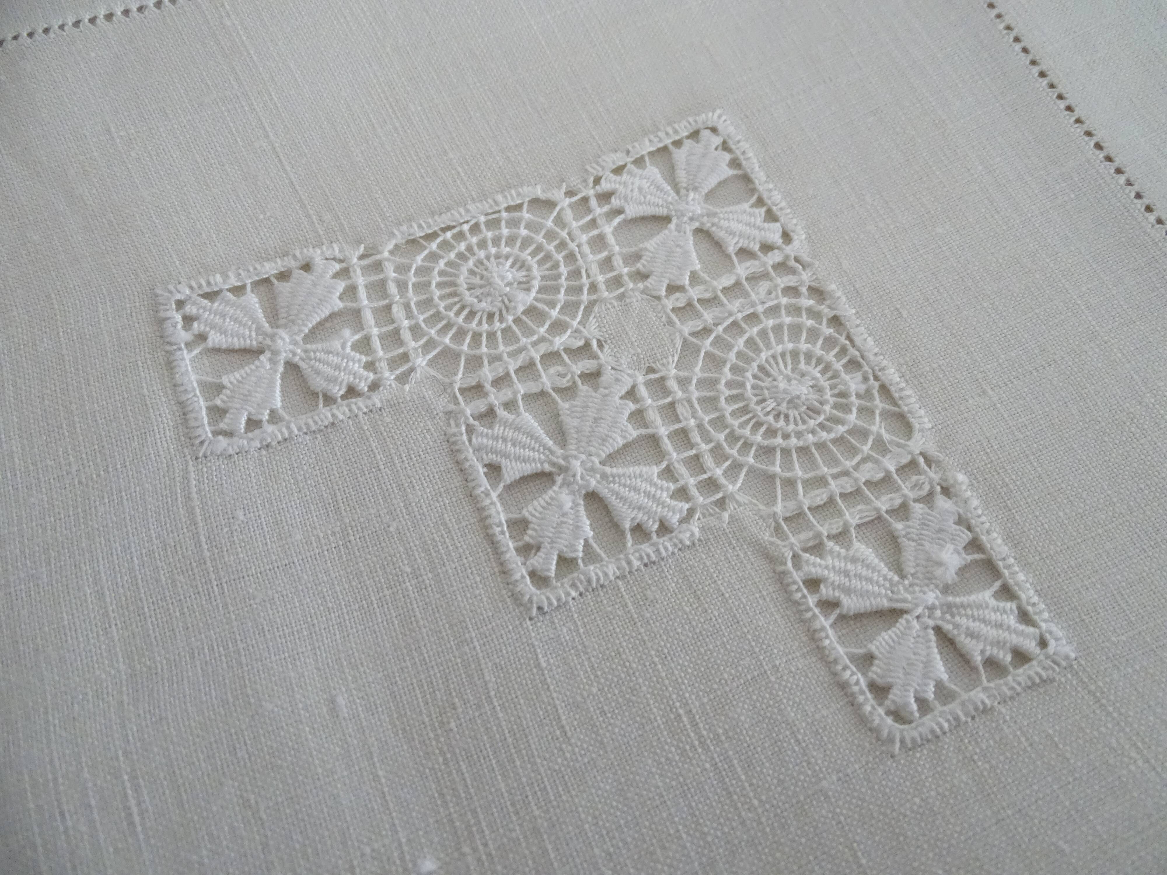 Nappe et 14 serviettes en lin ajouré broderies fines 335 x 170